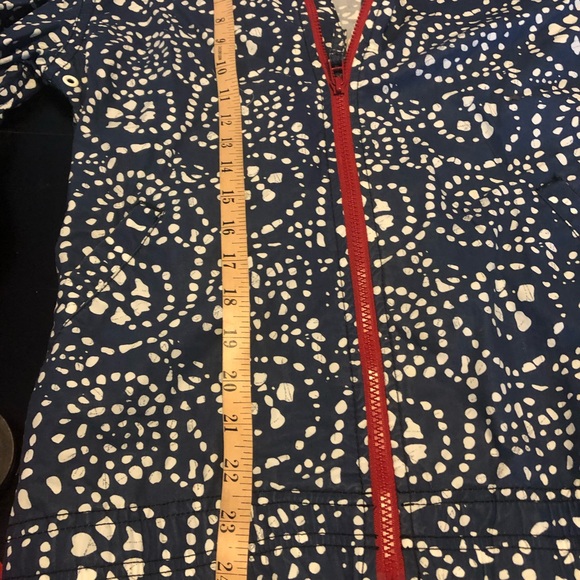 Light rain jacket with hood. - Picture 2 of 4